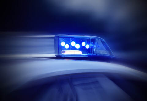 Ein zweijähriges Kind ist am Montagmittag bei einem Verkehrsunfall in Königsbach-Stein schwer verletzt worden.