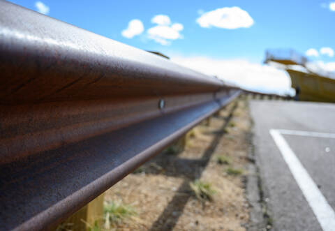 Nach seinem gefährlichen Fahrmanöver stellte die Polizei einen Alkoholgeruch beim Unfallverursacher fest.