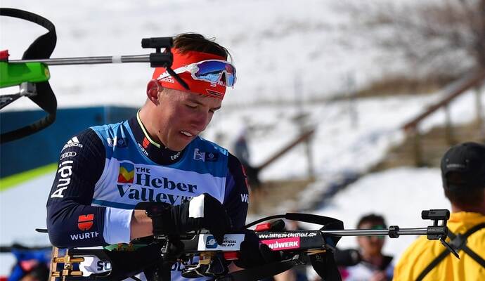 Tim Nechwatal im Stehendanschlag (oben) und auf der Loipe bei der Junioren-WM in den USA. Tim Nechwatal im Stehendanschlag (oben) und auf der Loipe bei der Junioren-WM in den USA.