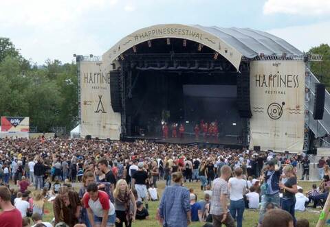 Zehntausende strömen zum Happiness-Festival. Auch dieses Jahr sind die 12.500 Tickets nun ausverkauft.