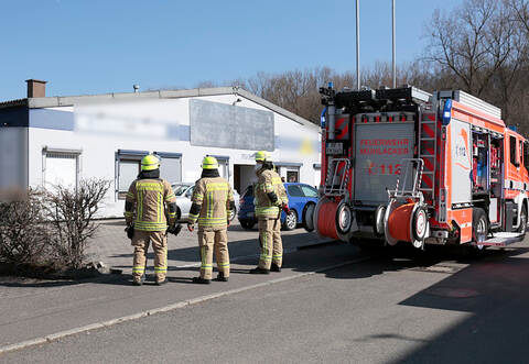 Die Feuerwehr war mit einem Großaufgebot vor Ort, um den verunglückten Mann zu retten.