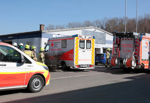 Nachdem der 52-Jährige von einer Arbeitsmaschine eingeklemmt wurde, verstarb dieser noch am selben Tag im Krankenhaus.