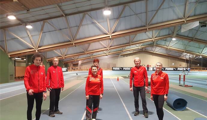 Erfolgreiche Gazellen: Von links Rainer Beisel, Klaus Overzier, Kopej Tokpetova, Iris Würtz (hinten), Peter Schultz und Britta Tepe.