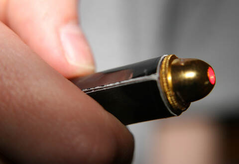 Ein Autofahrer ist in Wurmberg mit einem Laserpointer geblendet worden.