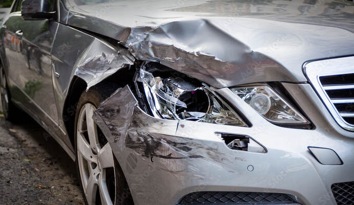 An dem beschädigten Auto kam zu einem Sachschaden in vierstelliger Höhe. An dem beschädigten Auto kam zu einem Sachschaden in vierstelliger Höhe.