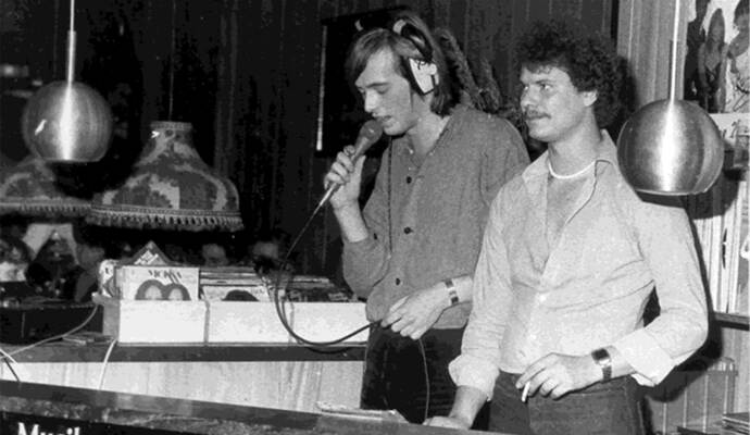 Ab 1978 ist „DJ Pollux“ (rechts) als Discjockey in der Senderstadt unterwegs – so wie hier im „Tiffany“.