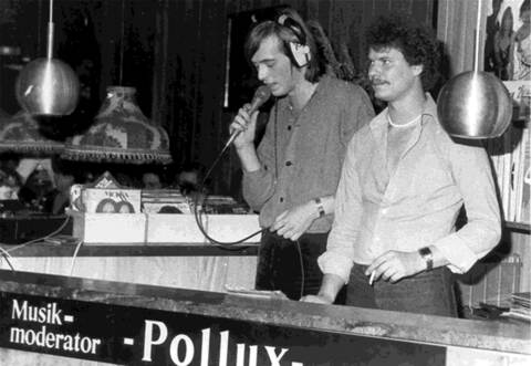 Ab 1978 ist „DJ Pollux“ (rechts) als Discjockey in der Senderstadt unterwegs – so wie hier im „Tiffany“.