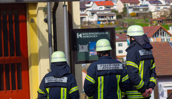 Am Montag soll ein 53-Jähriger gegen 14 Uhr ein Feuer in der Katholischen Kirche an der Ispringer Höhenstraße gelegt haben. Am Montag soll ein 53-Jähriger gegen 14 Uhr ein Feuer in der Katholischen Kirche an der Ispringer Höhenstraße gelegt haben.