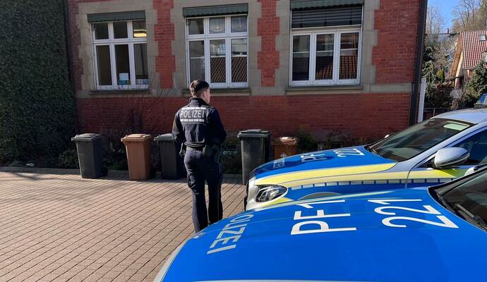 Im Ispringer Zentrum hat am Dienstagvormittag ein großes Polizeiaufgebot für Aufregung gesorgt. Im Ispringer Zentrum hat am Dienstagvormittag ein großes Polizeiaufgebot für Aufregung gesorgt.
