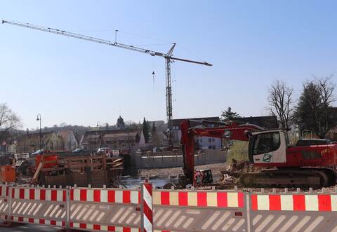  Die Liste Menschen und Umwelt (LMU) wundert sich über die Brückenpannen im Zusammenhang mit der Brücke bei Dürrmenz.
Foto: Stäbler