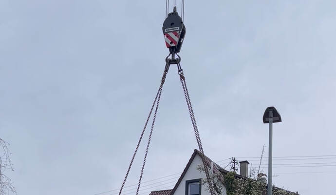 Weiterer Schritt zur Inbetriebnahme des Glasfasernetzes in Ottenhausen: Dort hat der Zweckverband Breitbandversorgung dieser Tage den zweiten PoP im Enzkreis aufgestellt. Weiterer Schritt zur Inbetriebnahme des Glasfasernetzes in Ottenhausen: Dort hat der Zweckverband Breitbandversorgung dieser Tage den zweiten PoP im Enzkreis aufgestellt.