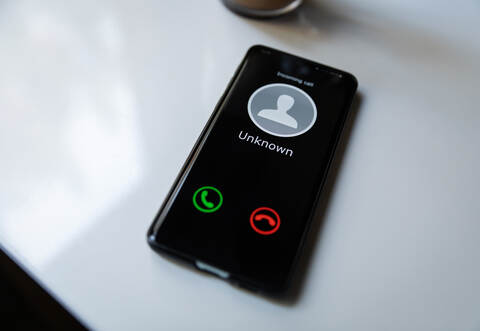 Um 10.000 Euro brachten die unbekannten Täter einen 77-Jährigen.