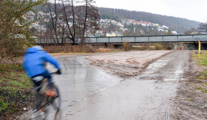 Ende April ist der Enztalradweg bei der B10-Brücke nachts gesperrt. Enztalradweg an der A8