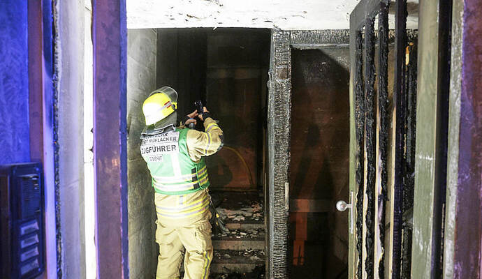 Im Eingangsbereich einer Flüchtlingsunterkunft in Mühlacker ist in der Nacht zu Donnerstag ein Feuer ausgebrochen.