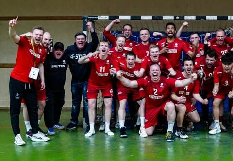 Riesenjubel: In zwei knallharten "Endspielen" gegen Durlach behielten die Knittlinger Handballer die Oberhand.