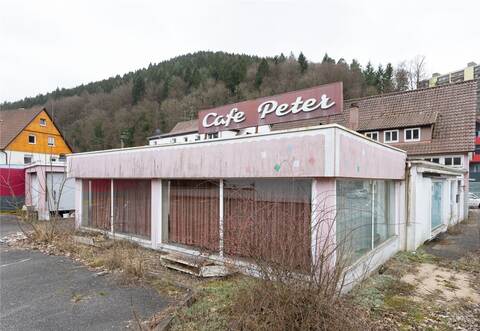 Der Gebäudekomplex des ehemaligen Cafés Peter soll noch in diesem Jahr abgerissen werden.