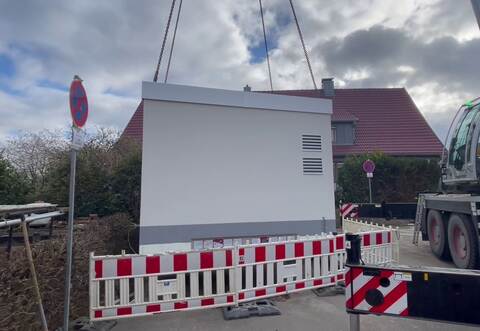 Der „Zweckverband Breitbandversorgung im Enzkreis“ lässt ein weiteres PoP-Gebäude stellen, hier im Straubenhardter Ortsteil Langenalb.