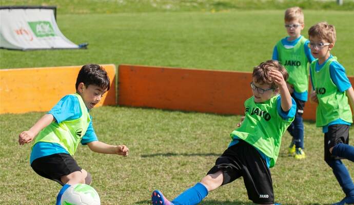 Gut besucht ist das August-Winkel-Fußballjugendcamp des SV Illingen am vergangenen Freitag. Gut besucht ist das August-Winkel-Fußballjugendcamp des SV Illingen am vergangenen Freitag.