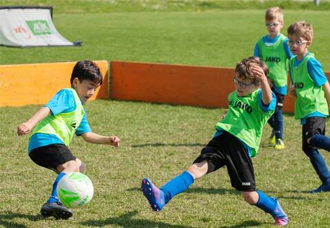 Gut besucht ist das August-Winkel-Fußballjugendcamp des SV Illingen am vergangenen Freitag.