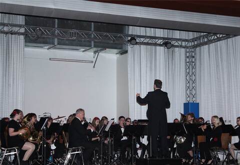 Unter der Leitung von Matthias May nehmen die Musiker aus Dietlingen und Dürrn ihre Zuhörer mit auf eine Reise in fantastische Welten.