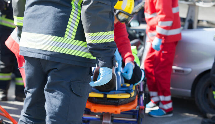 Bei einem Unfall in Salmbach ist am Montagmittag eine 43 Jahre alte Frau schwer verletzt worden.