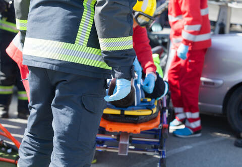 Bei einem Unfall in Salmbach ist am Montagmittag eine 43 Jahre alte Frau schwer verletzt worden.
