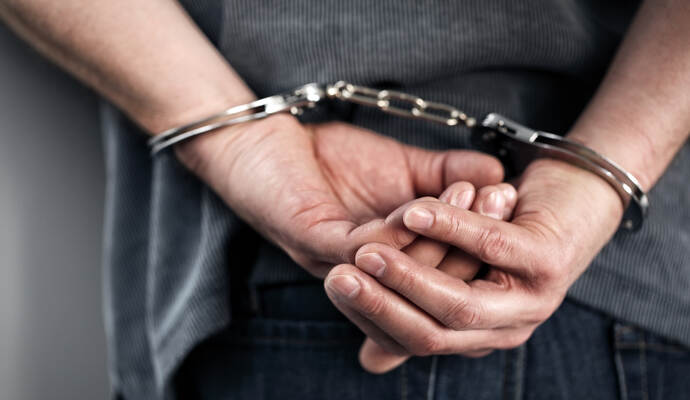 Der 37-jährige Tatverdächtige hat die Polizei selbst alamiert und sich ohne Widerstand festnehmen lassen.
