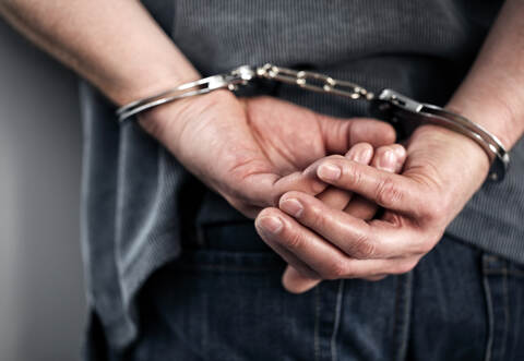 Der 37-jährige Tatverdächtige hat die Polizei selbst alamiert und sich ohne Widerstand festnehmen lassen.