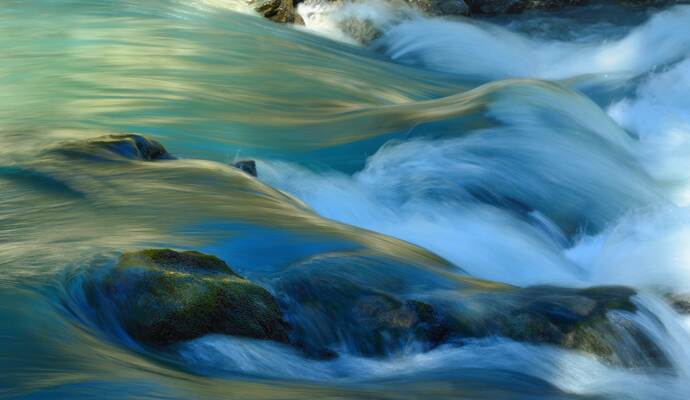 In die Enz gefallen ist am Dienstagabend ein Mann in Bad Wildbad. In die Enz gefallen ist am Dienstagabend ein Mann in Bad Wildbad.