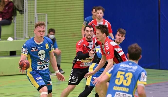 Wo ist die Lücke? Die SG um Nico Schöttle (am Ball, hier gegen die Dragons) hat sich fürs Heimspiel am Samstag wieder viel vorgenommen.