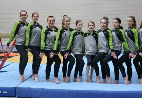 Die TBW-Turnerinnen (von links) Lisa Brosi, Ronja Schlittenhardt, Justine Born, Hannah Kröner, Leni Pizzino, Hannah Kälber, Mia Jäger, Lucarda Degenstein, Annika Schneider, Johanna Wieschollek, Paulina Drapa. Chantal Schneider fehlt.