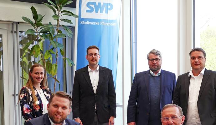 Ziehen in Sachen schnelles Internet an einem Strang: Jacqueline Thumm, Michael Neska, Daniel Röcker (alle carrierwerke) sowie Martin Schönbeck, Herbert Marquard und Kristian Kronenwetter von den SWP (von links).