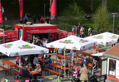 Bei der Eröffnung war das Interesse noch nicht sehr groß, doch wenig später drängten sich die Menschen auf dem Streetfood-Areal.
