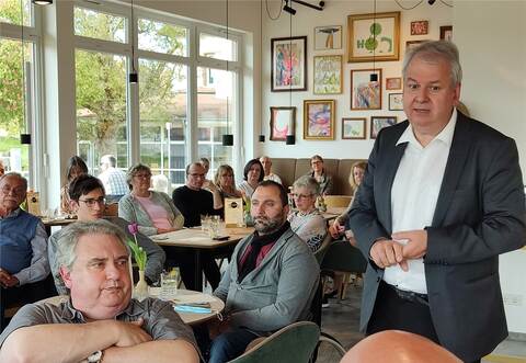 Norbert Bogner von „miteinanderleben“ bei der Einweihungsfeier vom EssEnz Inklusiv.