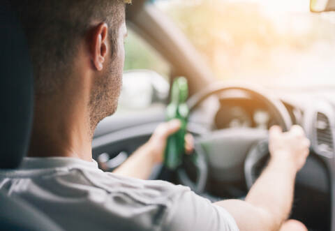 Mit über drei Promille haben Beamte des Polizeireviers Mühlacker einen Autofahrer am Sonntagabend aus dem Verkehr gezogen.