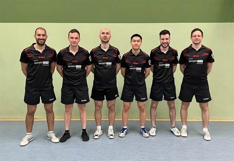 Vorzeitig Meister in der Tischtennis-Verbandsliga und damit Aufsteiger in die Verbandsoberliga: der TTG Kleinsteinbach/Singen II mit von links Kian Aragian, Michael Schweizer, Ilija Rajkovaca, Remy Pham, Kevin Valentin sowie Patrick Mößner.