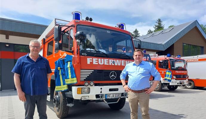 Bürgermeister Thomas Keller (rechts) und Feuerwehrkommandant Thomas Schmollinger freuen sich auf das Feuerwehrfest.