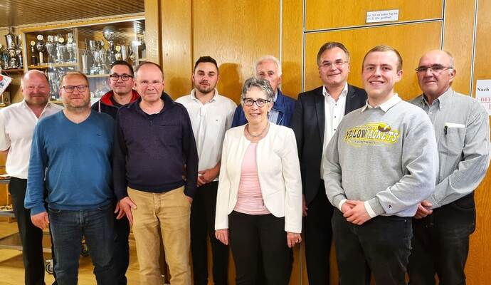 Kleinere personelle Veränderungen hat es im Vorstand des Knittlinger CDU-Stadtverbandes gegeben: Bruno Wilhelm (stellvertretender Vorsitzender, von rechts), Wahl- und Versammlungsleiter Johannes Bächle (stellvertretender CDU-Kreisvorsitzender), Stadtverbandsvorsitzender Bernd Vogt, Hans Krauß, Waltraud Piechatzek, Philipp Bickel, Lothar Frick, Armin Dobler, Markus Scholl und Andreas Bickel.