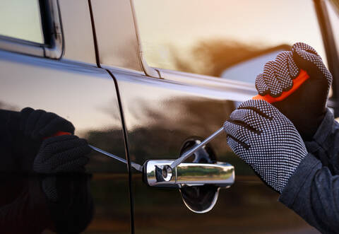 Laut Polizei verschwand das Auto mit einem Wert von rund 10.000 Euro zwischen Mittwochabend, 17 Uhr, und Donnerstagmittag, 12.20 Uhr.