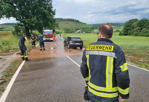 Viel zu tun für die Feuerwehren: In der Region wurden Straßen überschwemmt, wie hier im östlichen Enzkreis.
