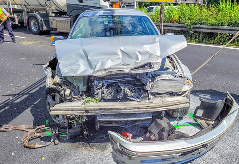 Viel Blechschaden gab es am Montagvormittag bei einem Unfall auf der A8.