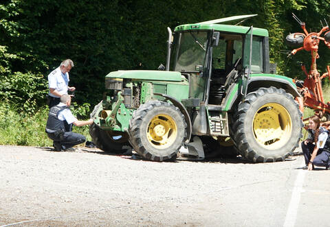 Bei einem schweren Unfall bei Karlsbad ist am Mittwochnachmittag ein Motorradfahrer gestorben.