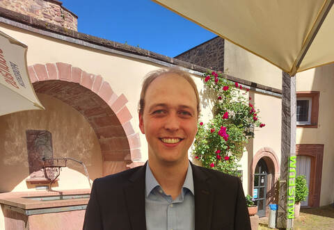 Kennt sich im Schloss Neuenbürg aus: Der Landesbeamte Markus Härlin möchte Bürgermeister werden. Foto: Hegel