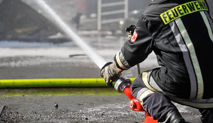 Nach kurzer Zeit hatten die Einsatzkräfte der Feuerwehr den Brand wieder unter Kontrolle. Nach kurzer Zeit hatten die Einsatzkräfte der Feuerwehr den Brand wieder unter Kontrolle.