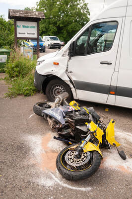 Ein Motorradfahrer wurde am Freitag bei einem Unfall in Wilferdingen schwer verletzt.