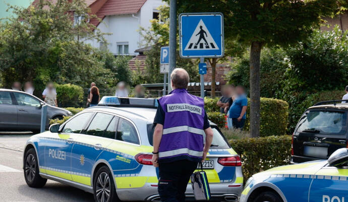 Rettungsdienst, Feuerwehr und auch Notfallseelsorger waren vor Ort.