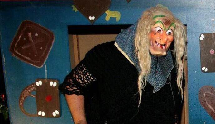 Zum Fanfarenklang werden am Samstag um 20 Uhr und Sonntag um 18 Uhr bekannte Märchengestalten wie Rapunzel, Schneewittchen, Aschenputtel, aber auch das Dschungelbuch mit musikalischer Liveuntermalung, Max und Moritz sowie viele andere zum Leben erweckt. Zum Fanfarenklang werden am Samstag um 20 Uhr und Sonntag um 18 Uhr bekannte Märchengestalten wie Rapunzel, Schneewittchen, Aschenputtel, aber auch das Dschungelbuch mit musikalischer Liveuntermalung, Max und Moritz sowie viele andere zum Leben erweckt.
