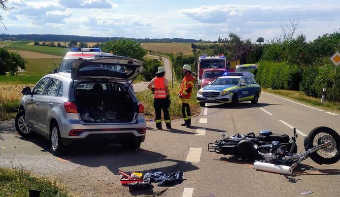 Die Strecke war zur Unfallaufnahme zeitweise komplett gesperrt. Die Strecke war zur Unfallaufnahme zeitweise komplett gesperrt.