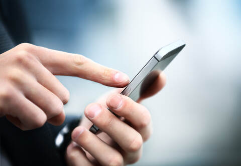 Bargeld im Wert von mehreren Tausend Euro haben bislang unbekannte Täter am Mittwoch in Pforzheim erbeutet, als sie mit einem Anruf einen Notfall vortäuschten.