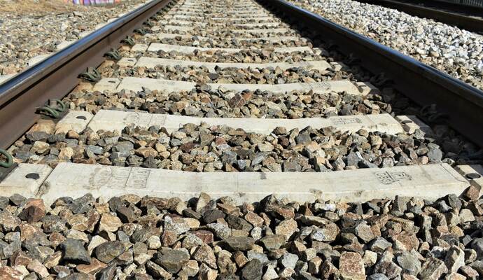 Der Straßenbahnführer wurde durch den Aufprall ohnmächtig, musste zuerst durch Ersthelfer reanimiert werden und kam anschließend in ein Krankenhaus. Der Straßenbahnführer wurde durch den Aufprall ohnmächtig, musste zuerst durch Ersthelfer reanimiert werden und kam anschließend in ein Krankenhaus.